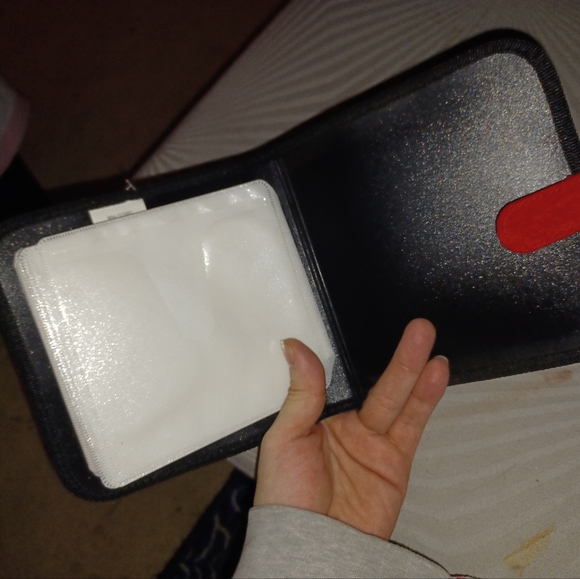 CD/DVD Holder ~ Nylon ~ 12 Disc Capacity ~ Classic Wallet ~ Black & Red - Picture 4 of 4